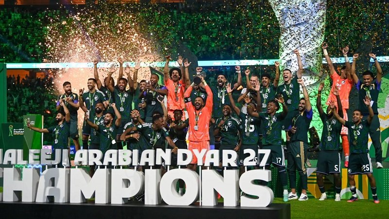 المنتخب السعودي يعتلي عرش الكرة الخليجية بعد غياب طويل