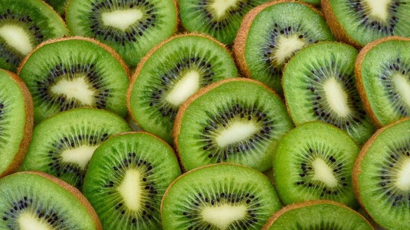 15 طعاماً نباتياً تدعم صحة الأمعاء وتحسّن الهضم