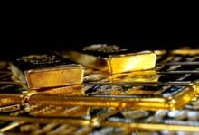 الذهب يتراجع 2 % ويصل لأدنى مستوى منذ نوفمبر 2025