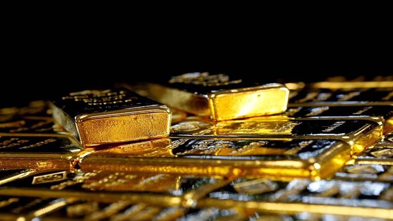 الذهب يتراجع 2 % ويصل لأدنى مستوى منذ نوفمبر 2025
