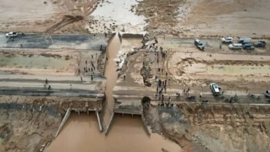 انهيار جسر السلماني وقطع طريق حلب- الرقة بسبب السيول