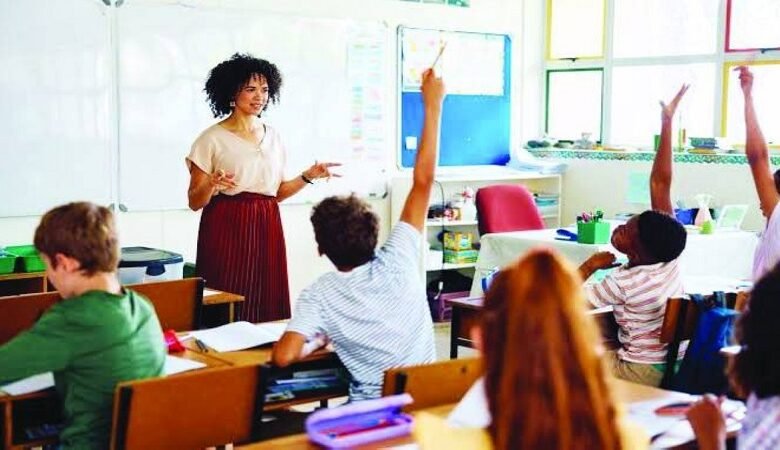المعلمون في مواجهة الذكاء الاصطناعي.. أساليب جديدة لعصر مختلف 1 المعلمون في مواجهة الذكاء الاصطناعي.. أساليب جديدة لعصر مختلف