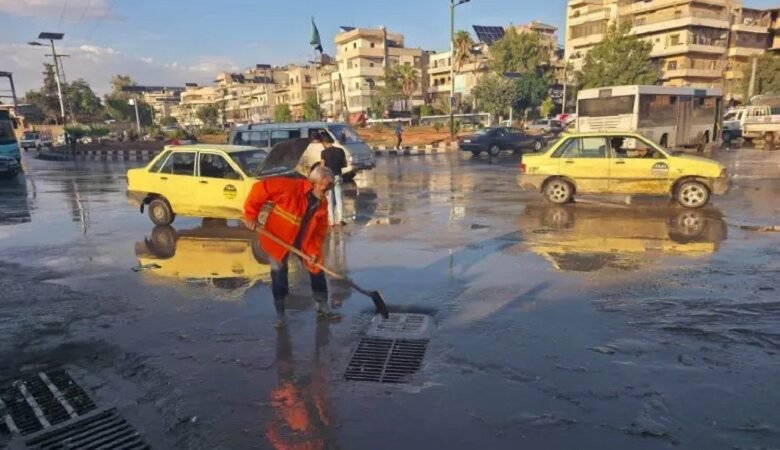 حلب تستنفر لمعالجة آثار الفيضانات وتحذيرات من أمطار غزيرة 1 حلب تستنفر لمعالجة آثار الفيضانات وتحذيرات من أمطار غزيرة