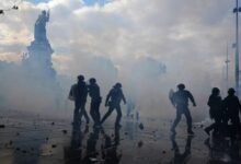 نصف مليون شخص يحتجون في فرنسا وسط تصاعد العنف