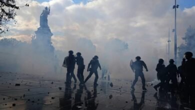 نصف مليون شخص يحتجون في فرنسا وسط تصاعد العنف